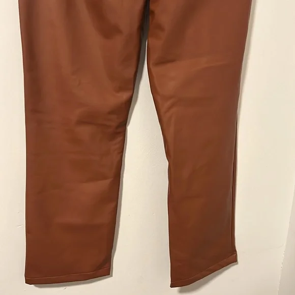 Abercrombie and Fitch Faux Leather 90s Straight Ultra High Rise Size 28/6S - Picture 5 of 5